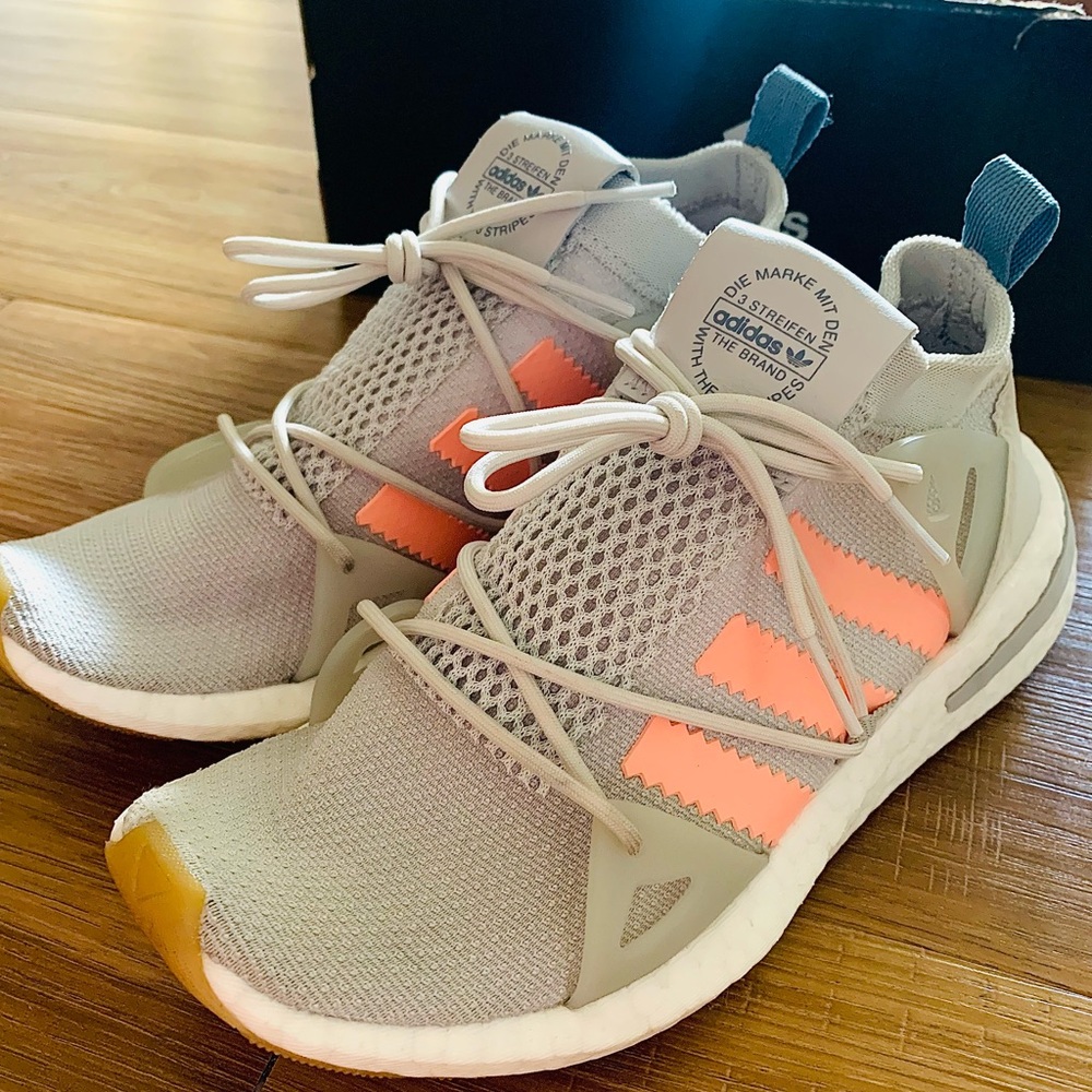 Woman’s 6.5 Adidas Foam Shoes